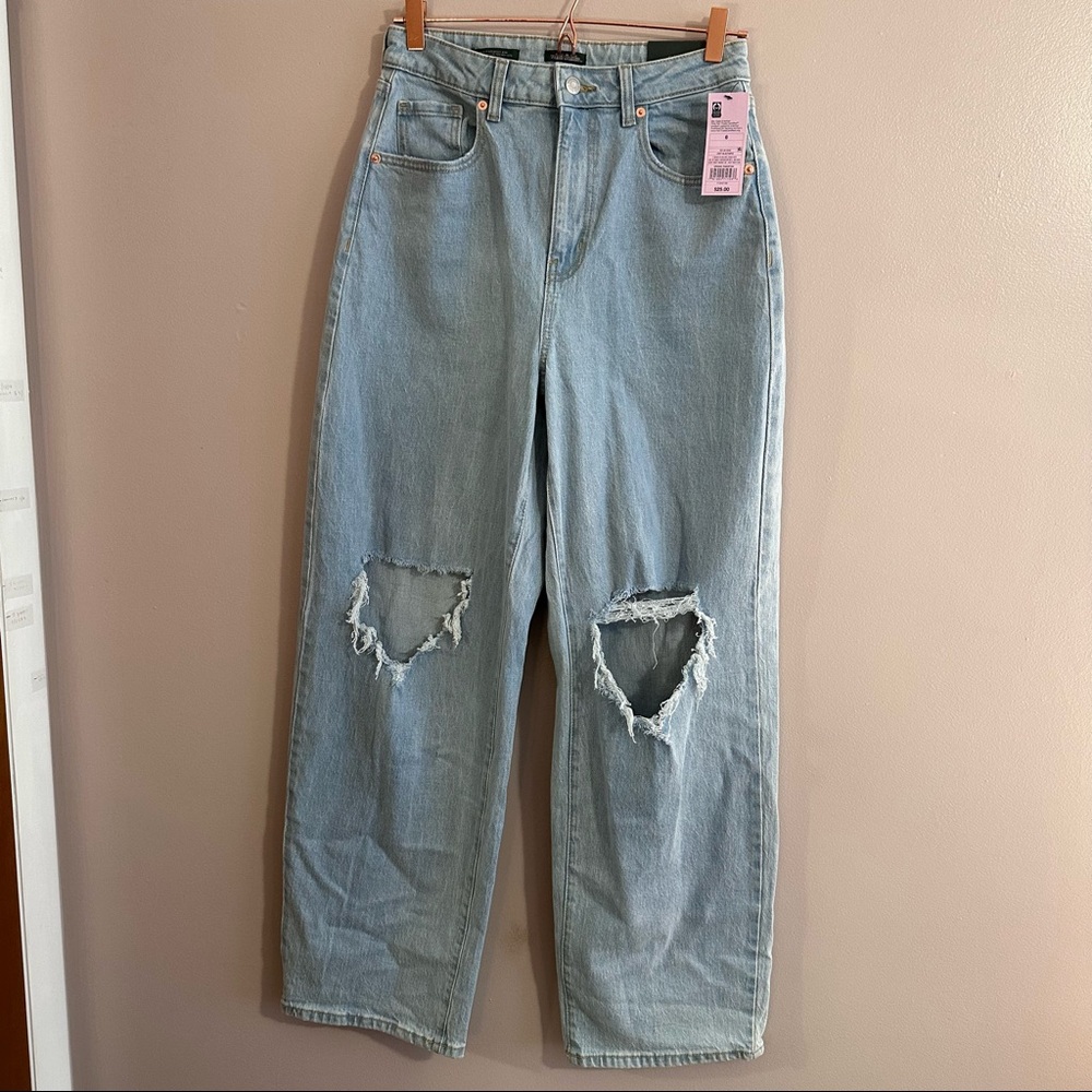 Wild Fable baggy jeans, high rise. Size 6 / 28. Light blue wash. New with tags.